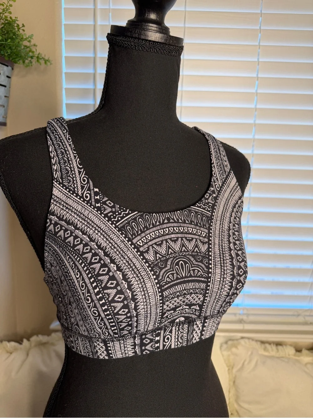 Lululemon Energy Bra Entwined Ice Grey Black Geo Print